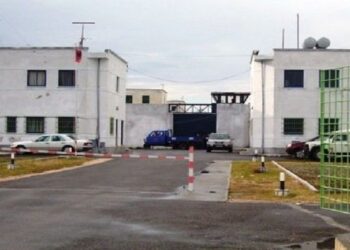 Vendimi/ 700 euro për një leje, 3 vite burg i kthehen në shërbim prove ish-zyrtarit të burgut
