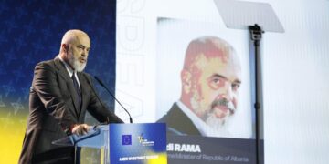 I papezullueshmi Edi Rama, edhe nëse larg qoftë kryeministri…