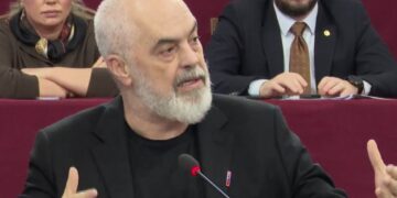 “Belindën nuk e japim!”, Rama mbledh grupin socialist: 7 institucione nuk do preken nga pezullimi i detyrës