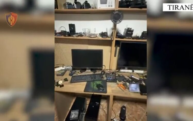 Zbulohet ‘punishtja’ e drogës te “Ali Demi”, arrestohen dy kushërinjtë në Tiranë (Emrat)