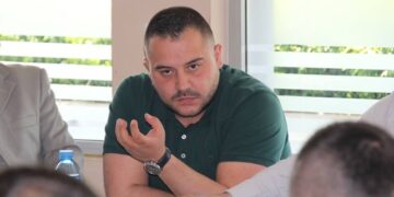 “Më jep 20 mijë Euro”,  I vuri gjobë  zyrtarit të Shëndetit Publik, arrestohet gazetari Elio Laze