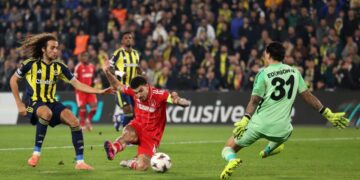 Europa League/ Nottingham trondit Stambollin, Fenerbahçe bie në shtëpi, Dinamo e Zagrebit zhgënjen tifozët