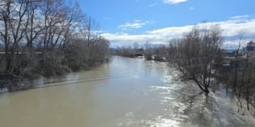 “Tre herë brenda muajsh”, banorët e Fierit përballen me përmbytjet nga shkarkimet e Hecit të Banjës