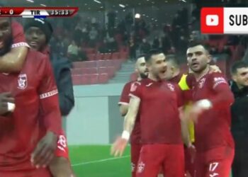 Partizani e kthen në lojë fëmijësh, bardheblutë në gjunjë (VIDEO)