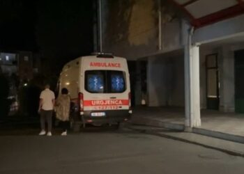 Plagose me thikë në një lokal në Korçë, 37-vjeçari niset drejt Tiranës