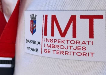 Lejuan ndërtime të paligjshme, pezullohen nga detyra dy inspektorë të IMT dhe përgjegjësi i tyre