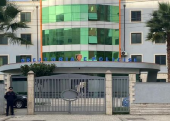 Skandal, vdes në komisariatin e Durrësit i dënuari me 18 ditë burg