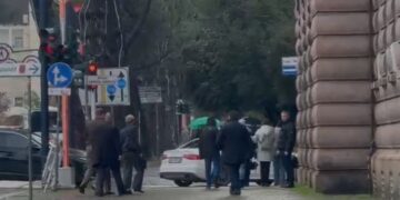 Mandati i Ballukut!? E ngarkuara e Ambasadës së SHBA në Tiranë “zbarkon” në zyrën e Peleshit