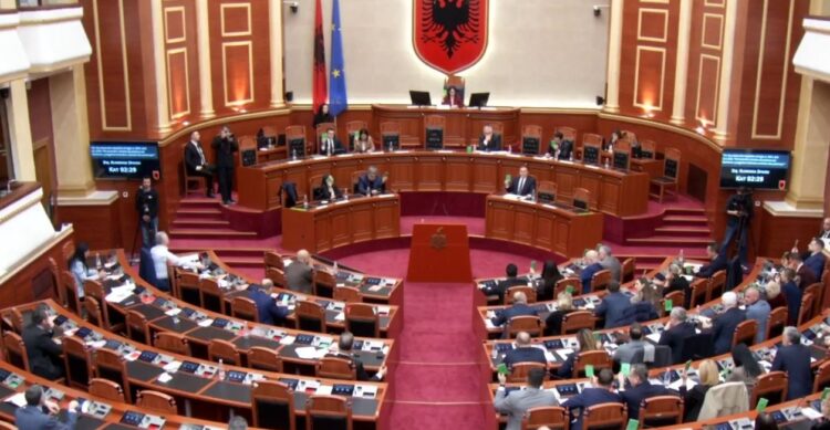 Hap pas i PS në Kuvend: tërhiqet nisma për Komisionin e Reformës Territoriale