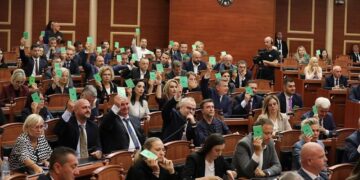 Gjyqi në Hagë, Kuvendi i Shqipërisë miraton deklaratën për pafajësinë e ish-liderëve të UÇK