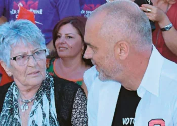 “Protothema” artikull për kryeministrin Rama: Ironizon Greqinë, por shteti helen e ftoi të ndjekë kurs në Harvard