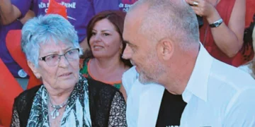 “Protothema” artikull për kryeministrin Rama: Ironizon Greqinë, por shteti helen e ftoi të ndjekë kurs në Harvard