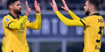 Milan i imponohet me forcë Bolognas, mban ritmin e Interit, vijon diferenca prej 5 pikësh