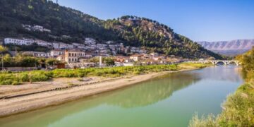 Dyshohet se u vetëmbyt në lumin Osum, nxirret trupi i pajetë i 58-vjeçares në Berat