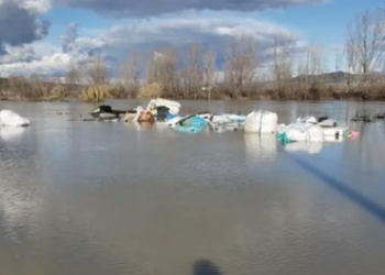“Tre herë brenda muajsh”, banorët e Fierit përballen me përmbytjet nga shkarkimet e Hecit të Banjës