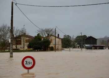 Franca në alarm të plotë për përmbytje, stuhitë vdekjeprurëse godasin Spanjën