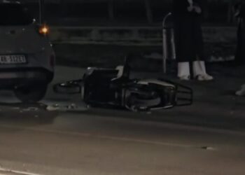 Makina përplas motorin në Lungomare, një i plagosur