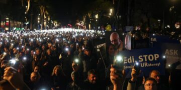 Reuters: Rama shkarkon Ballukun mes akuzave për korrupsion dhe presionit të BE-së