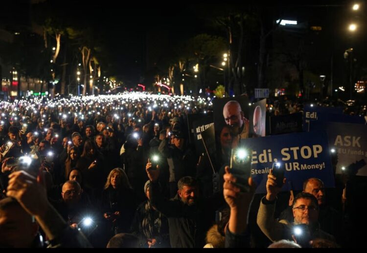 Reuters: Rama shkarkon Ballukun mes akuzave për korrupsion dhe presionit të BE-së