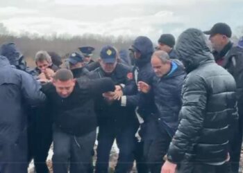 Banorët e Rrjollit sërish në protestë kundër resortit të Bashkim Ulajt: Do hyjmë në grevë urie përpara SPAK