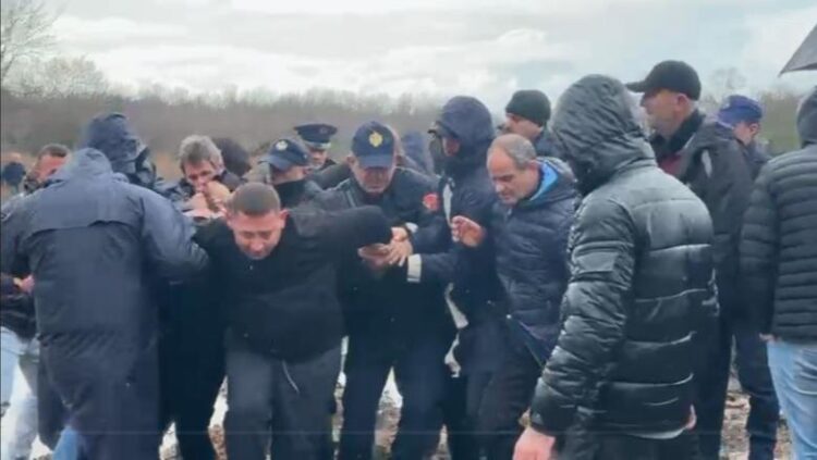 Banorët e Rrjollit sërish në protestë kundër resortit të Bashkim Ulajt: Do hyjmë në grevë urie përpara SPAK