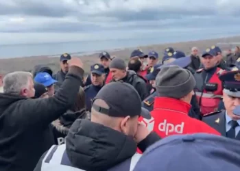 Banorët e Velipojës kundër ndërtimit të resortit: Kjo tokë nuk lirohet pa u larë me gjak!