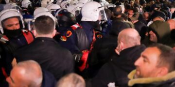 U arrestuann në protestën e opozitës së 10 Shkurtit, lirohen 14 protestuesit