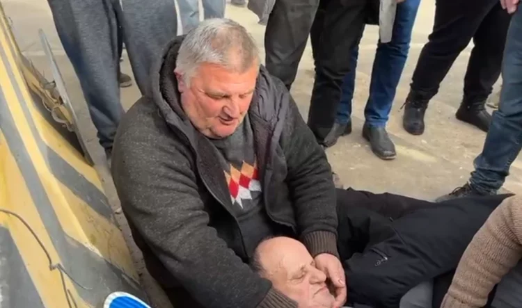 Dita e tretë e protestës në Velipojë, i moshuari bie pa ndjenja: Nesër do jemi para SPAK-ut