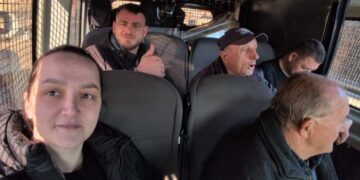 Banorët e Rrjollit bllokojnë punimet për resortin e Bashkim Ualjt, dhjetëra të arrestuar