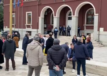 “Nuk na dha asnjë alternativë”, banorët e Durrësit të zhgënjyer nga takimi me Ramën: Nuk tërhiqemi