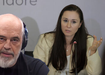 Kadastra e Vlorës vjen në Tiranë, punonjësit që kundërshtuan pushohen nga puna