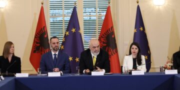 Rama ironizon gjyqtarët: Është koha që të gjithë të shkojmë në paraburgim për shpërdorim detyre