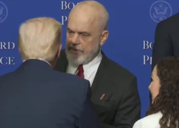 Bordi i Paqes/ Rama bisedon me Trump pas mbylljes së takimit, u bashkohet edhe Osmani