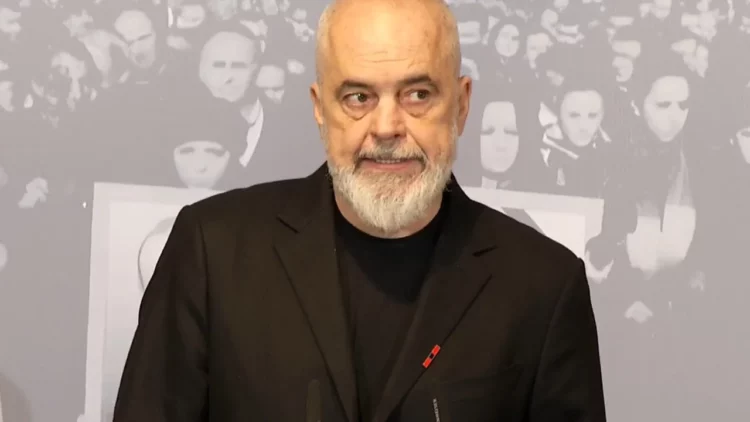 Rama shan dhe mallkon protestuesit: Kur mortja e shtyn qenërinë tek dera e xhamisë…