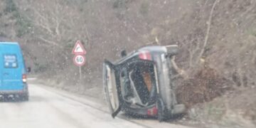 Aksident i rëndë në aksin Librazhd–Elbasan, përmbysen dy automjete