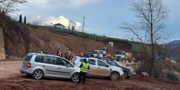 Juglindja e paralizuar/ Rruga që lidh Librazhdin me Prrenjasin dhe segmentin Qukës-Qafë Plloçë ende i bllokuar