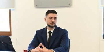 I sapo dalë nga bankat e shkollës, 24-vjeçari emërohet zv.drejtor i Portit Durrës (Emri)