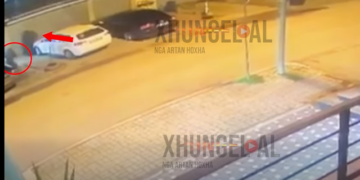 Dalin pamjet e atentatit në Lezhë, dy persona qëllojnë me automatikë drejt berberhanes (VIDEO)