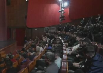 Zëri i të rinjve në Fier: Besojini Ervinit, është shpresa jonë