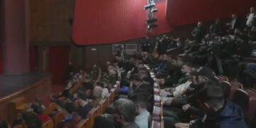 Zëri i të rinjve në Fier: Besojini Ervinit, është shpresa jonë