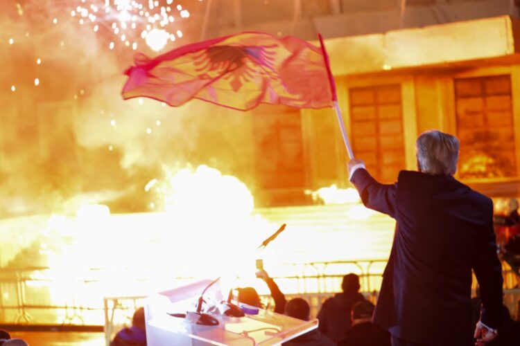 PD publikon pamje nga përshkallëzimi i protestës (FOTO)