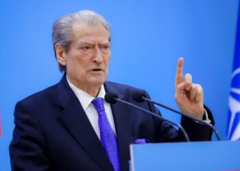 “Sikur janë bërë me kashtë”/ Berisha: Nuk ka mbetur rrugë e ndërtuar nga Rama-Balluku që të mos jetë shembur