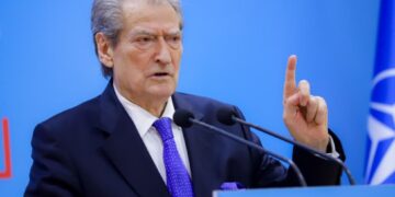 “Sikur janë bërë me kashtë”/ Berisha: Nuk ka mbetur rrugë e ndërtuar nga Rama-Balluku që të mos jetë shembur