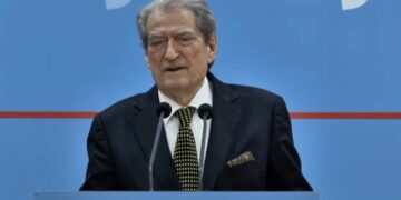 Berisha: Edi Rama në panik, Linda e AKSHI-t prestanome e familjes së tij