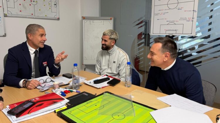 Silvinjo ndjek nga afër lojtarët kuqezi në përgatitjet për ndeshjen e “Play-Off”-it ndaj Polonisë