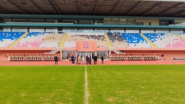Euro U-21 2027/ UEFA “zbarkon” në Shkodër, nisin inspektimet në stadiumin e Vllaznisë