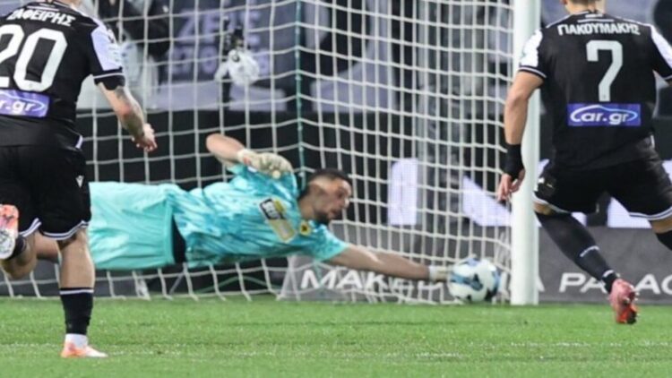 (VIDEO) Strakosha pret penalltinë ndaj PAOK-ut, mban AEK-un në krye të Superligës greke