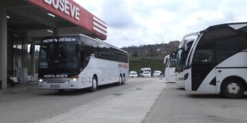 Shembja e rrugës, rritet me 300 lek çmimi i biletës për udhëtarët e linjës Korçë-Tiranë