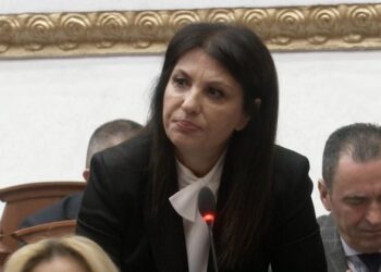 Topalli: Kur hyra për herë të parë në Kuvend, PS përfaqësohej nga Nano e Agolli, sot ka përfunduar me Zegjinenë