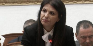 Topalli: Kur hyra për herë të parë në Kuvend, PS përfaqësohej nga Nano e Agolli, sot ka përfunduar me Zegjinenë